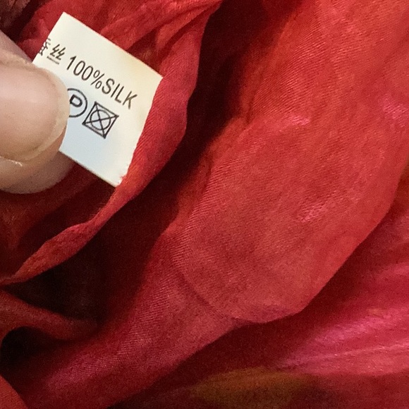 Gorgeous 100% silk scarf/wrap, large dimensions, NWOT - Picture 2 of 3